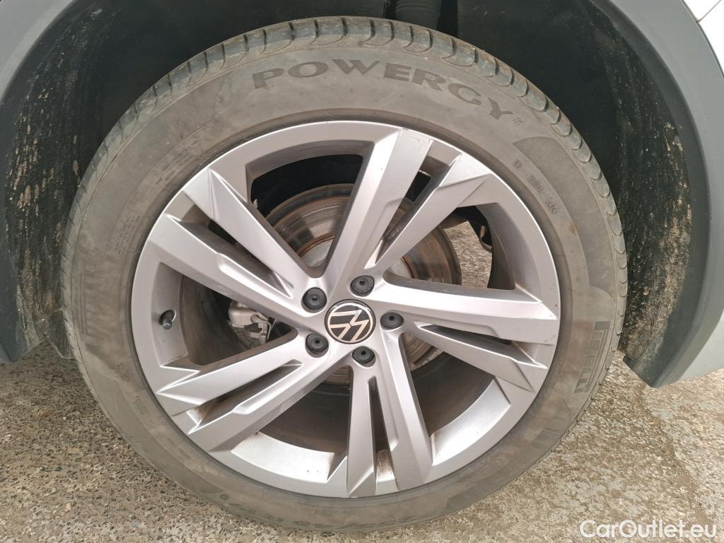  Volkswagen  Tiguan VOLKSWAGEN  / 2020 / 5P / SUV 2.0 TDI 150 DSG7 R-Line #27