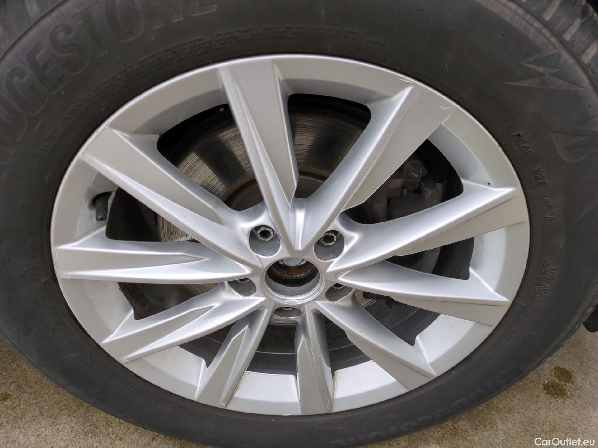  Volkswagen  Tiguan VOLKSWAGEN  / 2016 / 5P / SUV 1.5 TSI 150 EVO DSG7 Carat #7