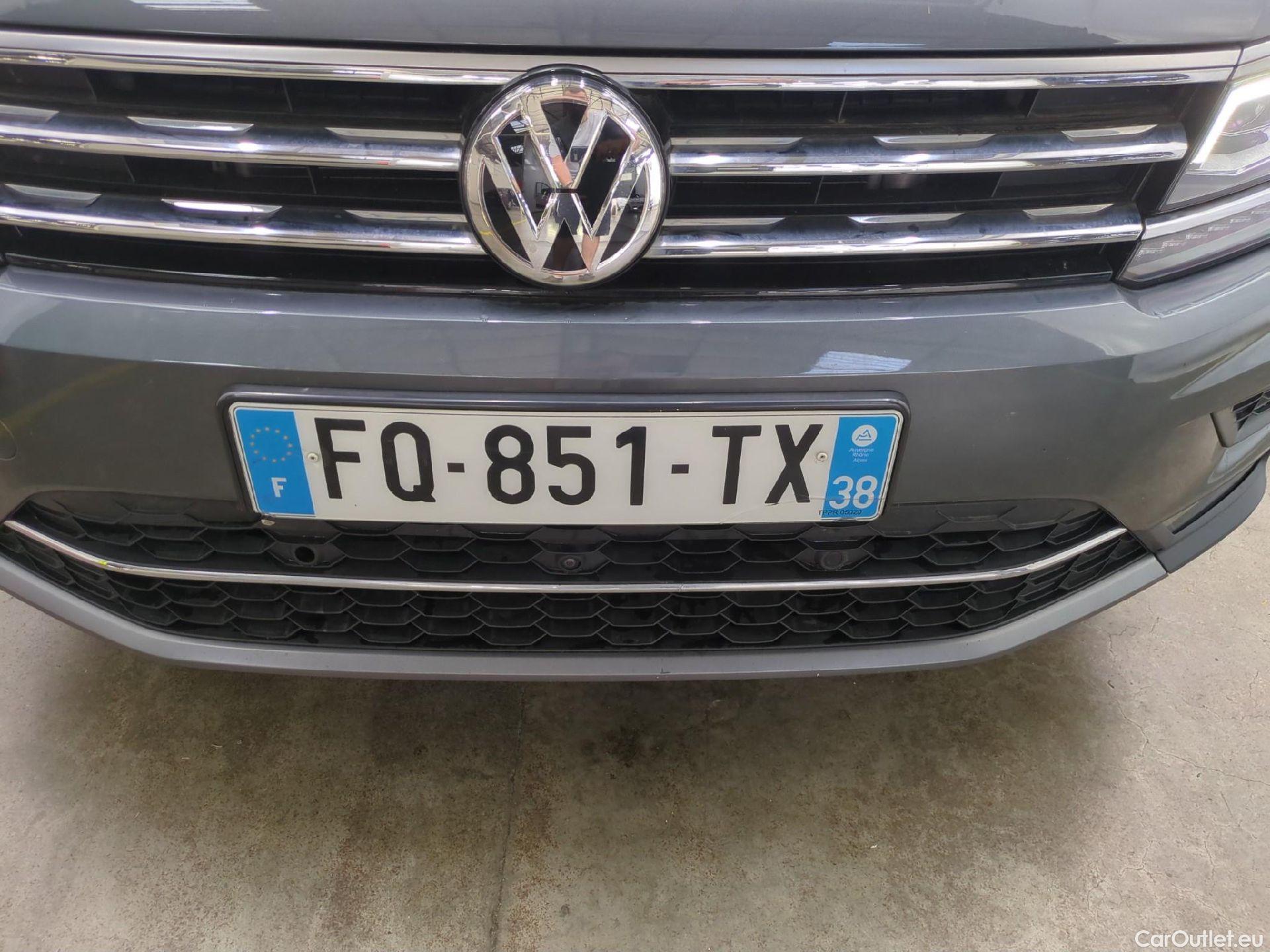  Volkswagen  Tiguan VOLKSWAGEN  / 2016 / 5P / SUV 1.5 TSI 150 EVO DSG7 Carat #2
