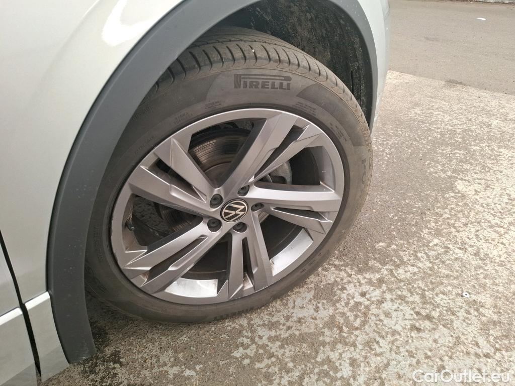  Volkswagen  Tiguan VOLKSWAGEN  / 2020 / 5P / SUV 2.0 TDI 150 DSG7 R-Line #17