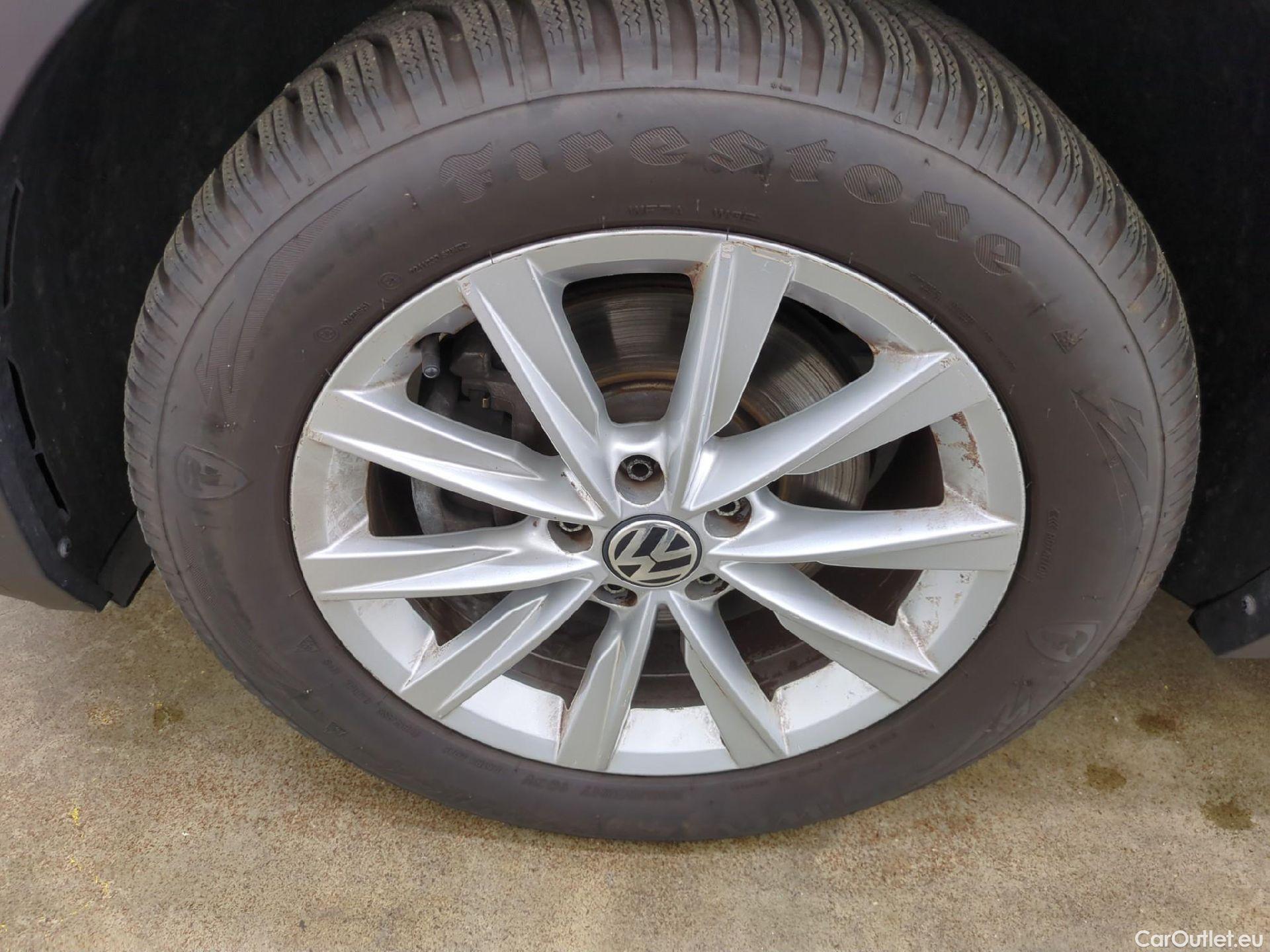  Volkswagen  Tiguan VOLKSWAGEN  / 2016 / 5P / SUV 1.5 TSI 150 EVO DSG7 Carat #15