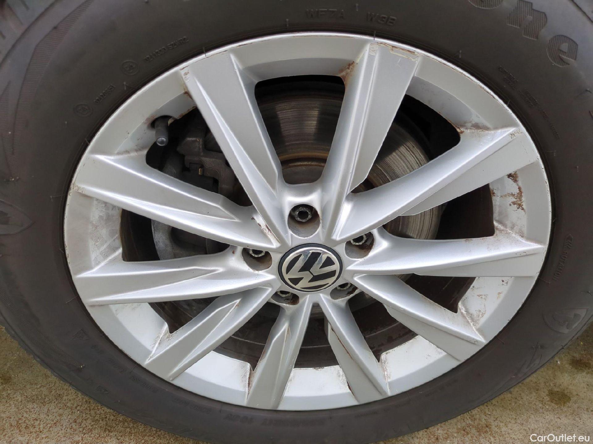  Volkswagen  Tiguan VOLKSWAGEN  / 2016 / 5P / SUV 1.5 TSI 150 EVO DSG7 Carat #18