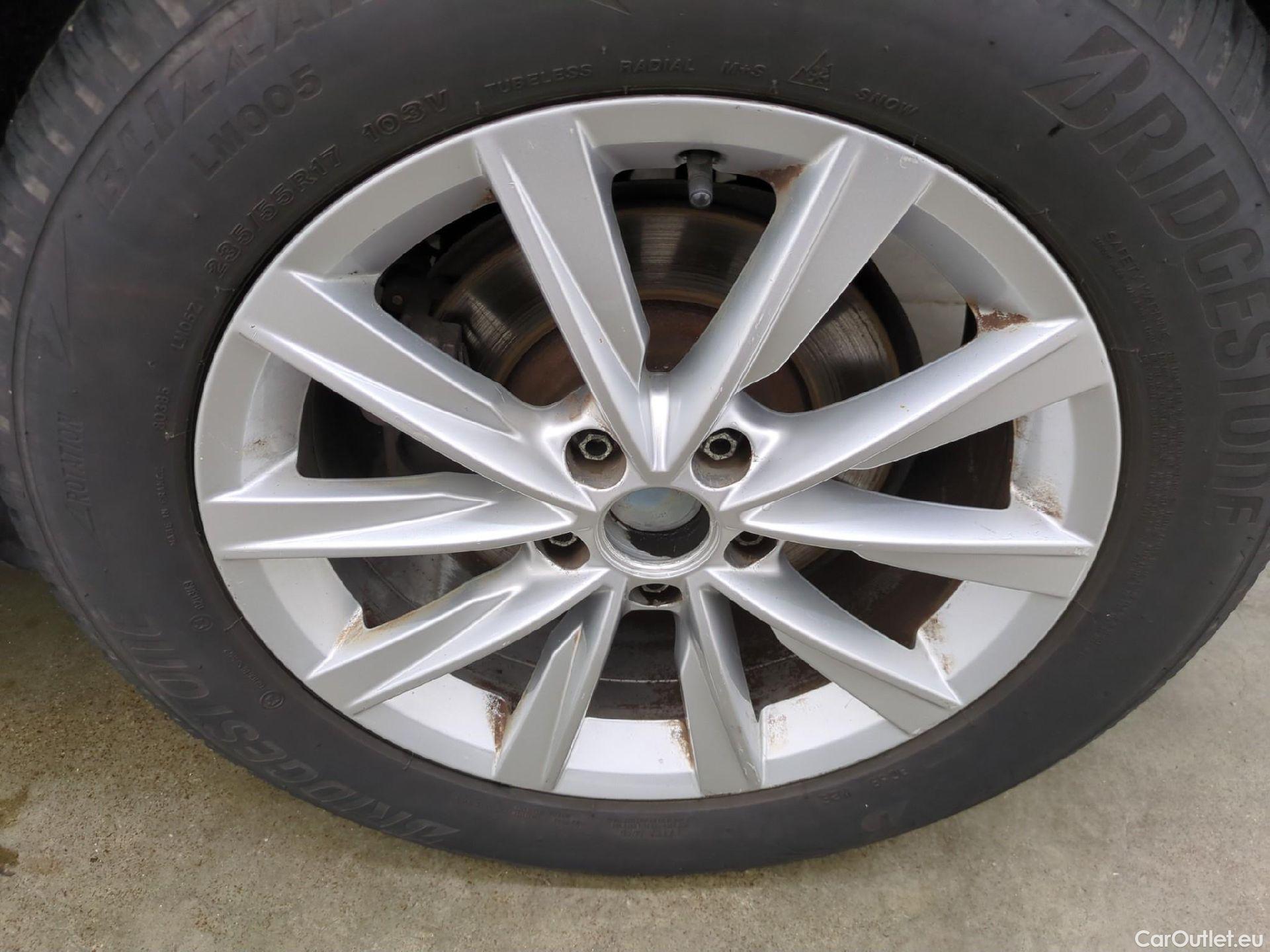  Volkswagen  Tiguan VOLKSWAGEN  / 2016 / 5P / SUV 1.5 TSI 150 EVO DSG7 Carat #25