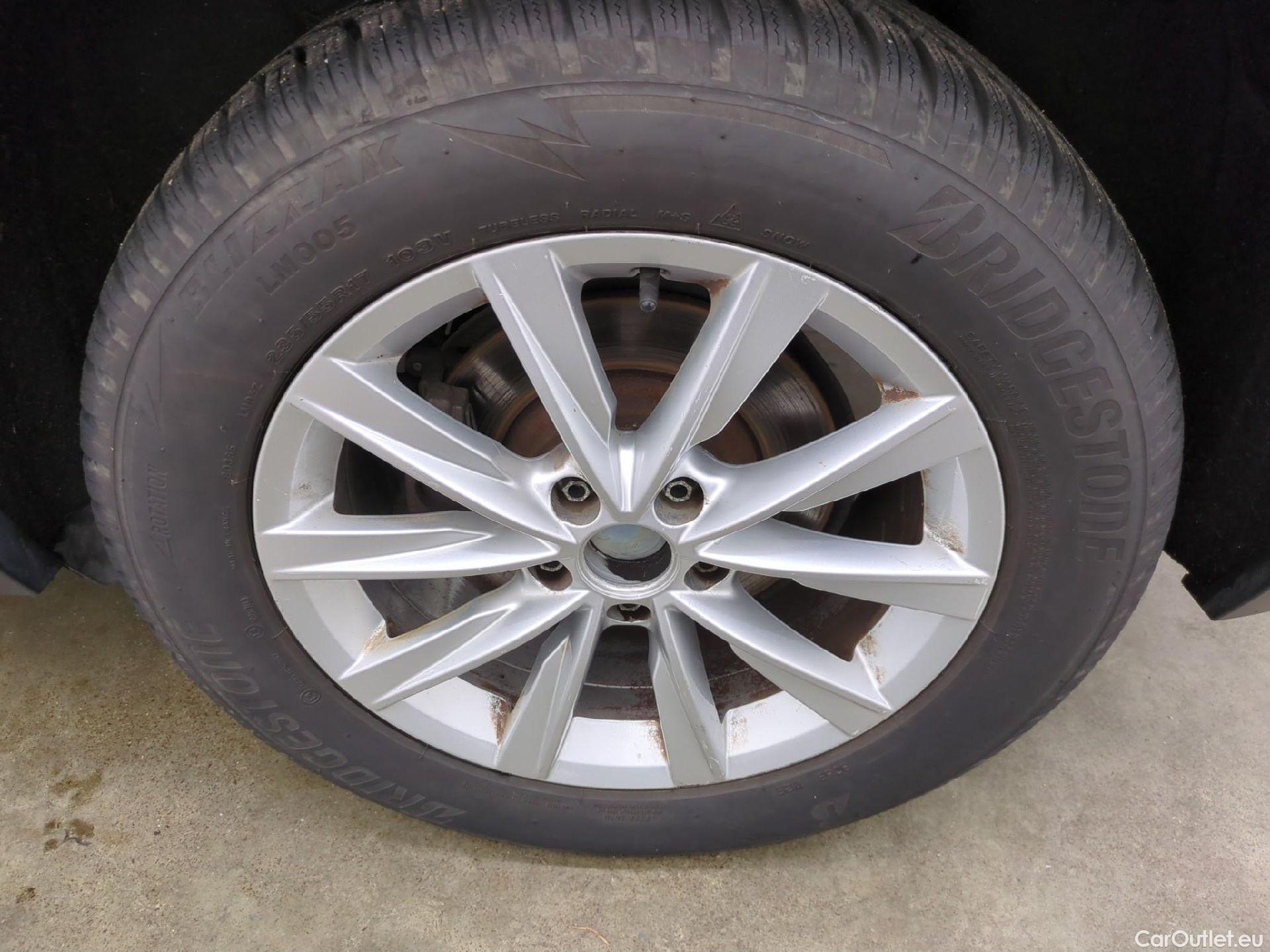  Volkswagen  Tiguan VOLKSWAGEN  / 2016 / 5P / SUV 1.5 TSI 150 EVO DSG7 Carat #20