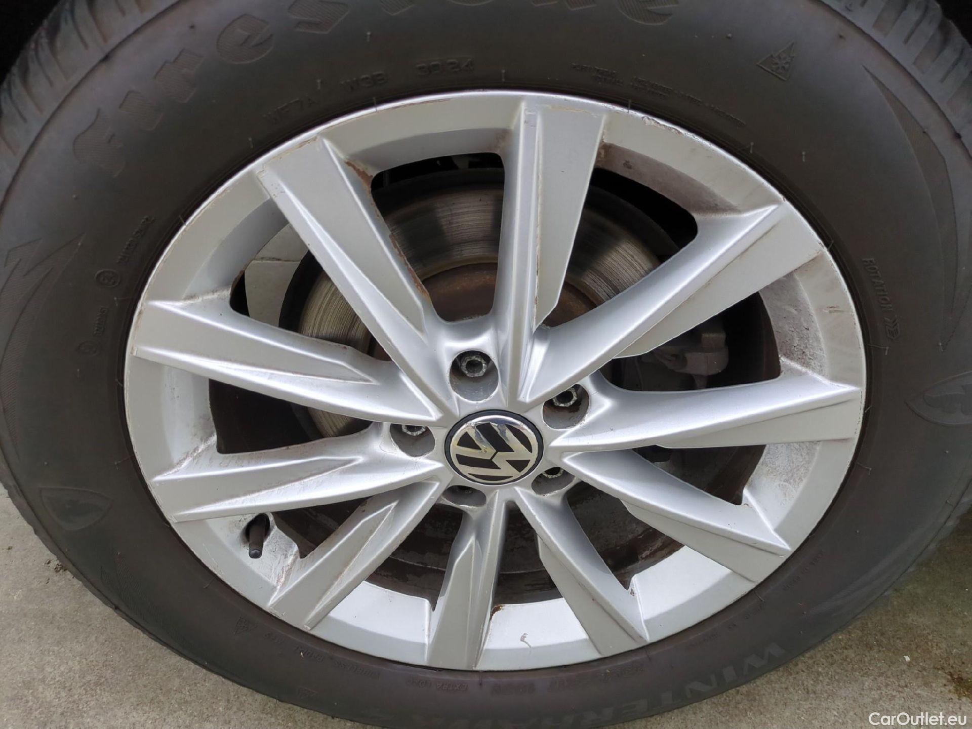 Volkswagen  Tiguan VOLKSWAGEN  / 2016 / 5P / SUV 1.5 TSI 150 EVO DSG7 Carat #28