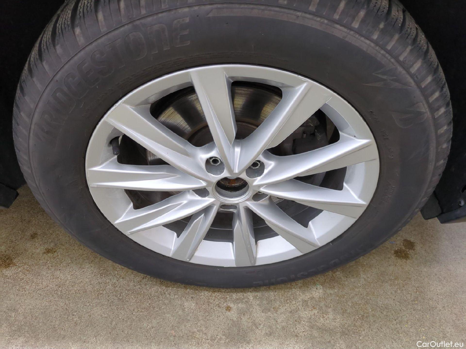  Volkswagen  Tiguan VOLKSWAGEN  / 2016 / 5P / SUV 1.5 TSI 150 EVO DSG7 Carat #14
