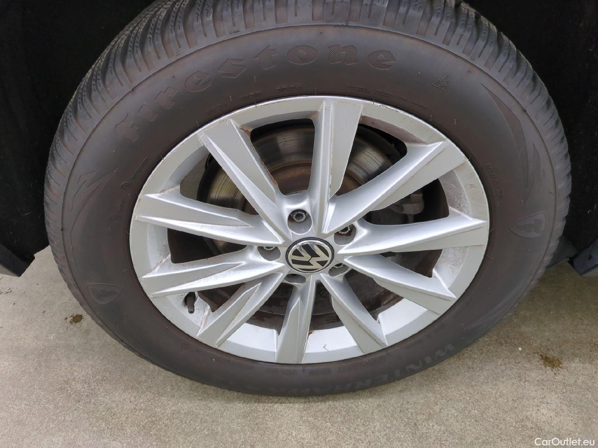  Volkswagen  Tiguan VOLKSWAGEN  / 2016 / 5P / SUV 1.5 TSI 150 EVO DSG7 Carat #26
