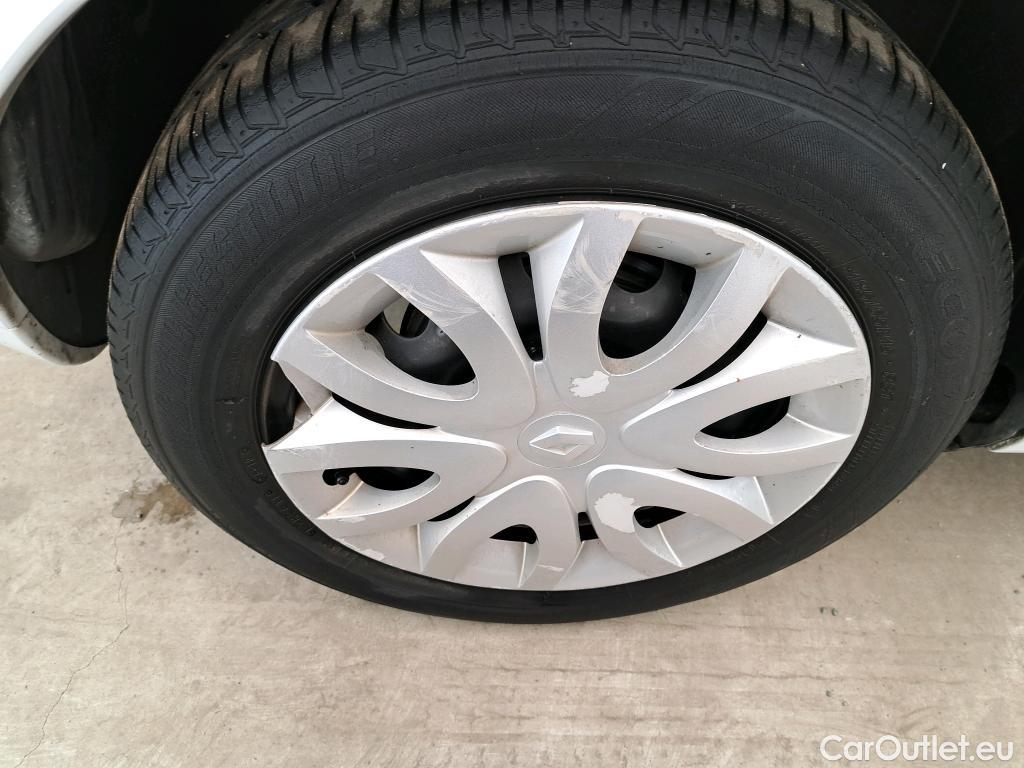  Renault  Clio  IV Air MediaNav 1.5 dCi 75CV BVM5 E6 #34