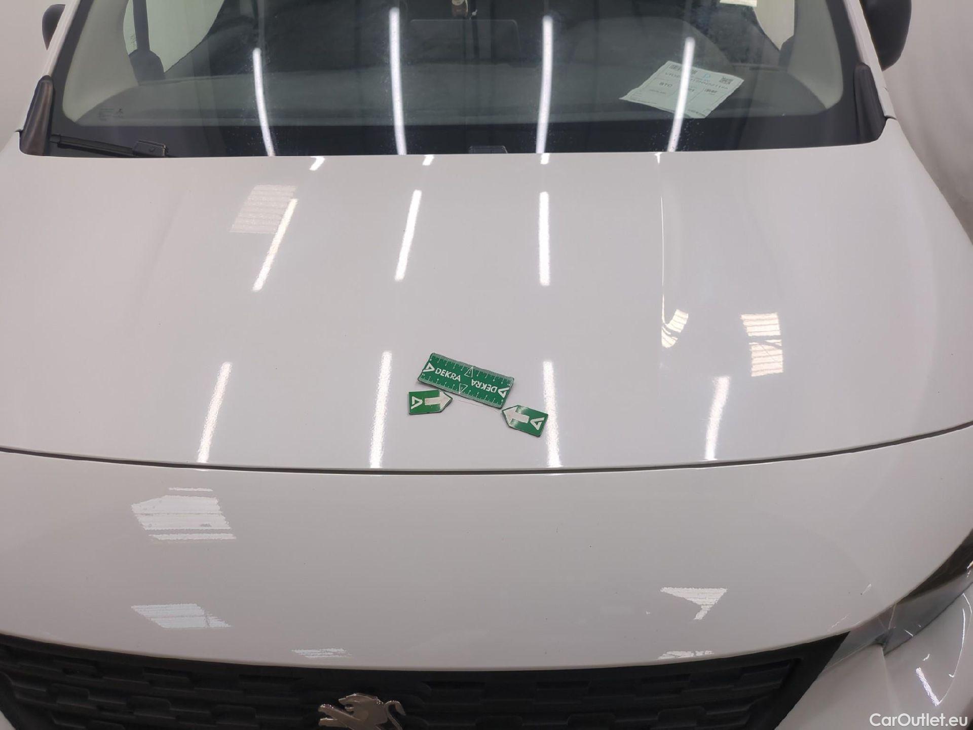  Peugeot  Partner PEUGEOT  / 2018 / 4P / Fourgonnette BHDI 100 S&S STD 1000KG S&S 10 PREMIUM #30