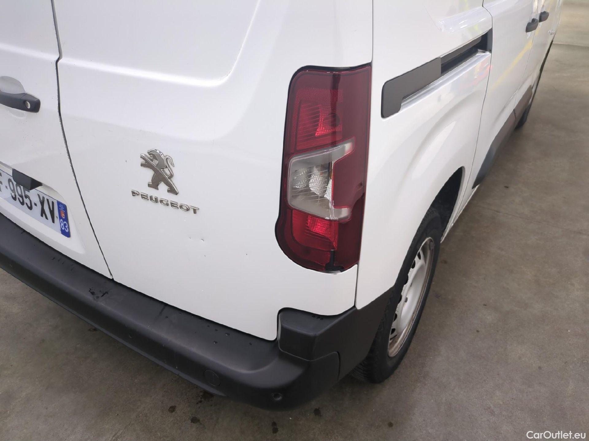  Peugeot  Partner PEUGEOT  / 2018 / 4P / Fourgonnette BHDI 100 S&S STD 1000KG S&S 10 PREMIUM #58