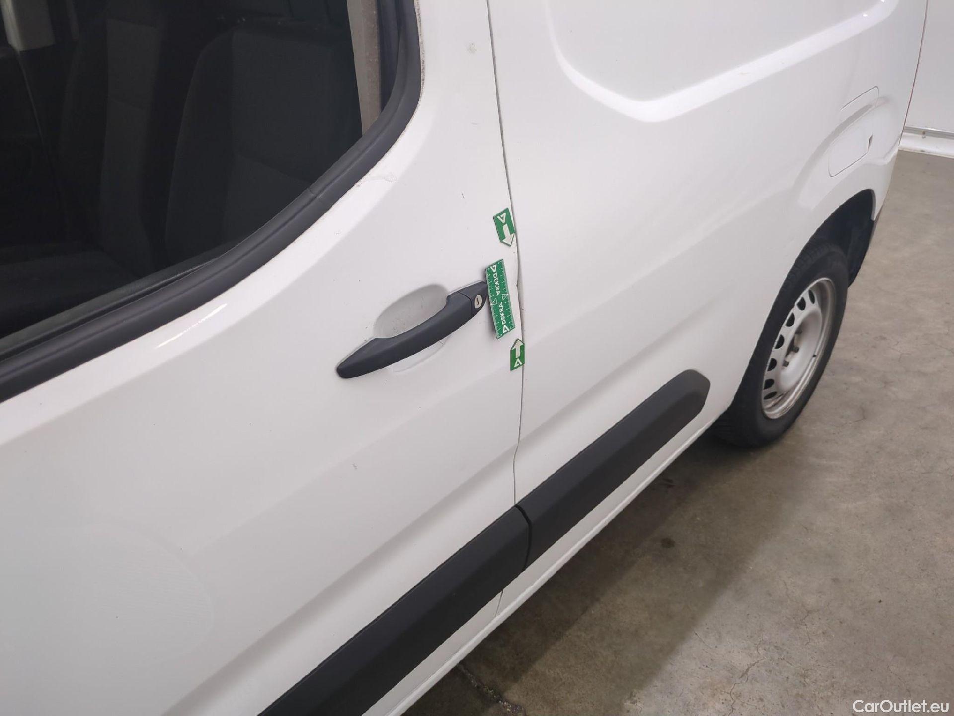  Peugeot  Partner PEUGEOT  / 2018 / 4P / Fourgonnette BHDI 100 S&S STD 1000KG S&S 10 PREMIUM #36
