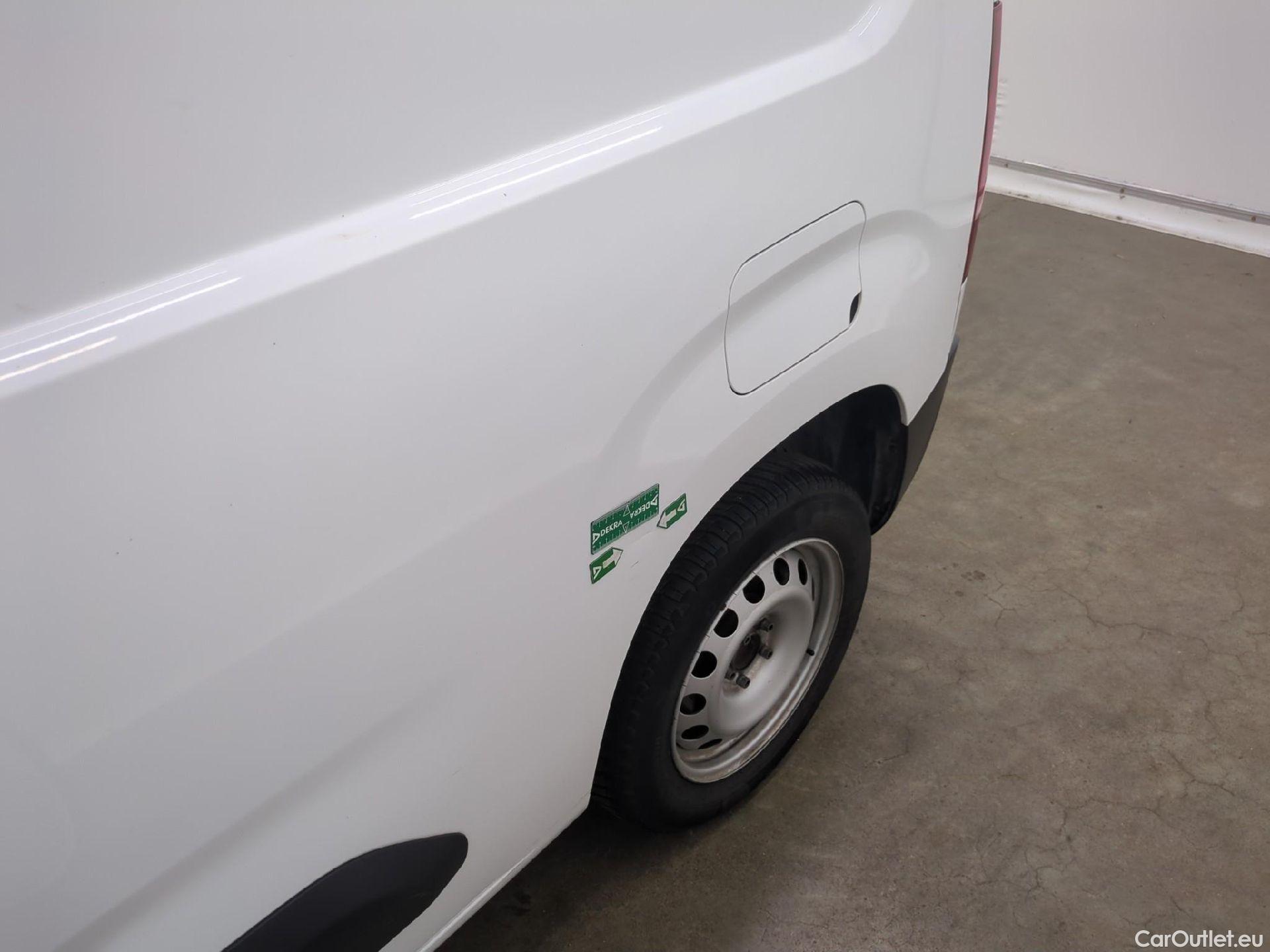  Peugeot  Partner PEUGEOT  / 2018 / 4P / Fourgonnette BHDI 100 S&S STD 1000KG S&S 10 PREMIUM #44