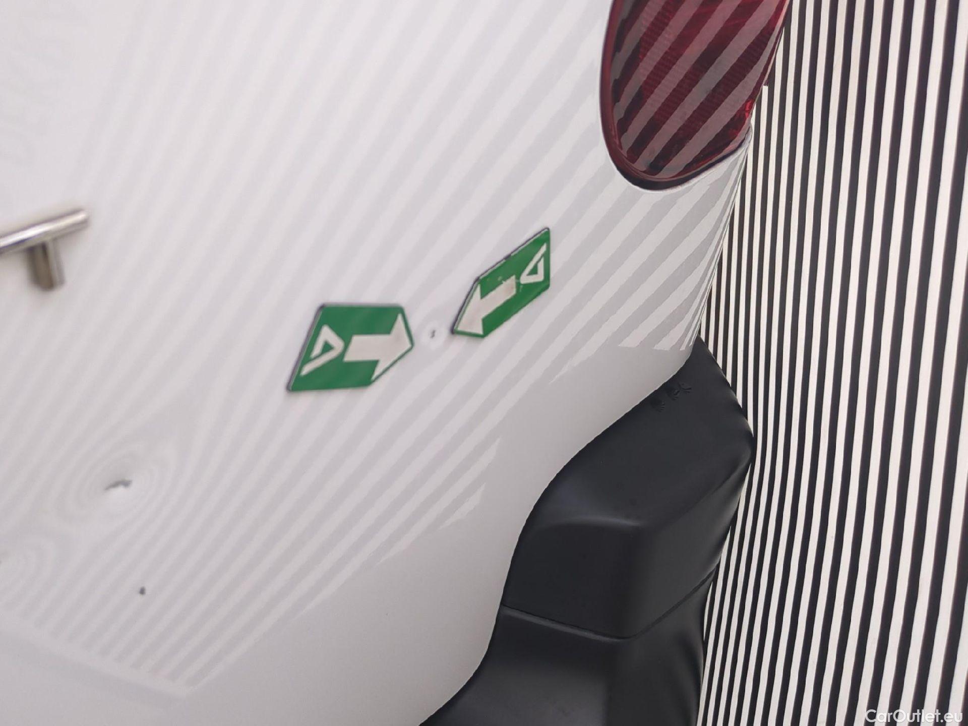  Peugeot  Partner PEUGEOT  / 2018 / 4P / Fourgonnette BHDI 100 S&S STD 1000KG S&S 10 PREMIUM #56