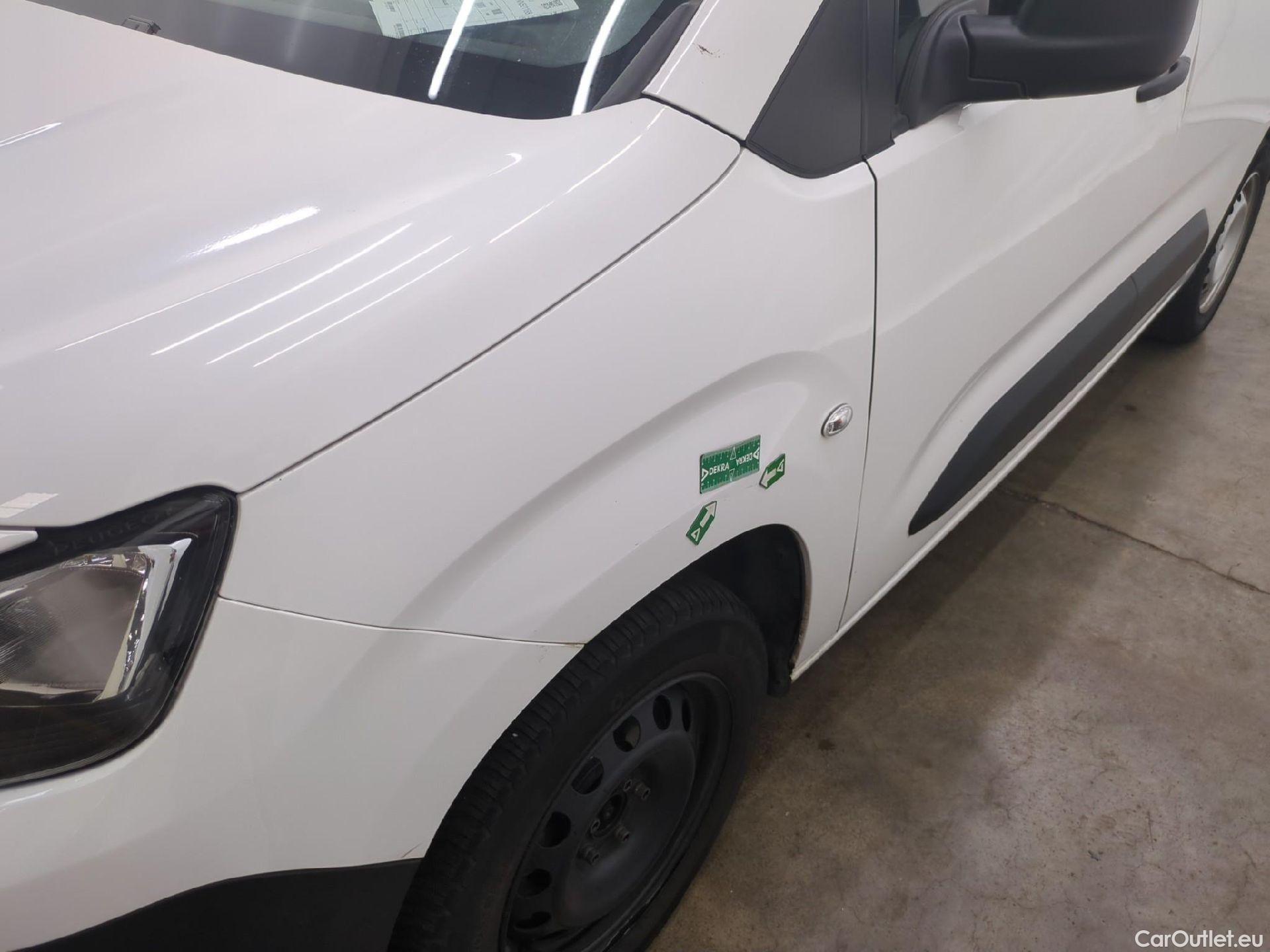  Peugeot  Partner PEUGEOT  / 2018 / 4P / Fourgonnette BHDI 100 S&S STD 1000KG S&S 10 PREMIUM #34