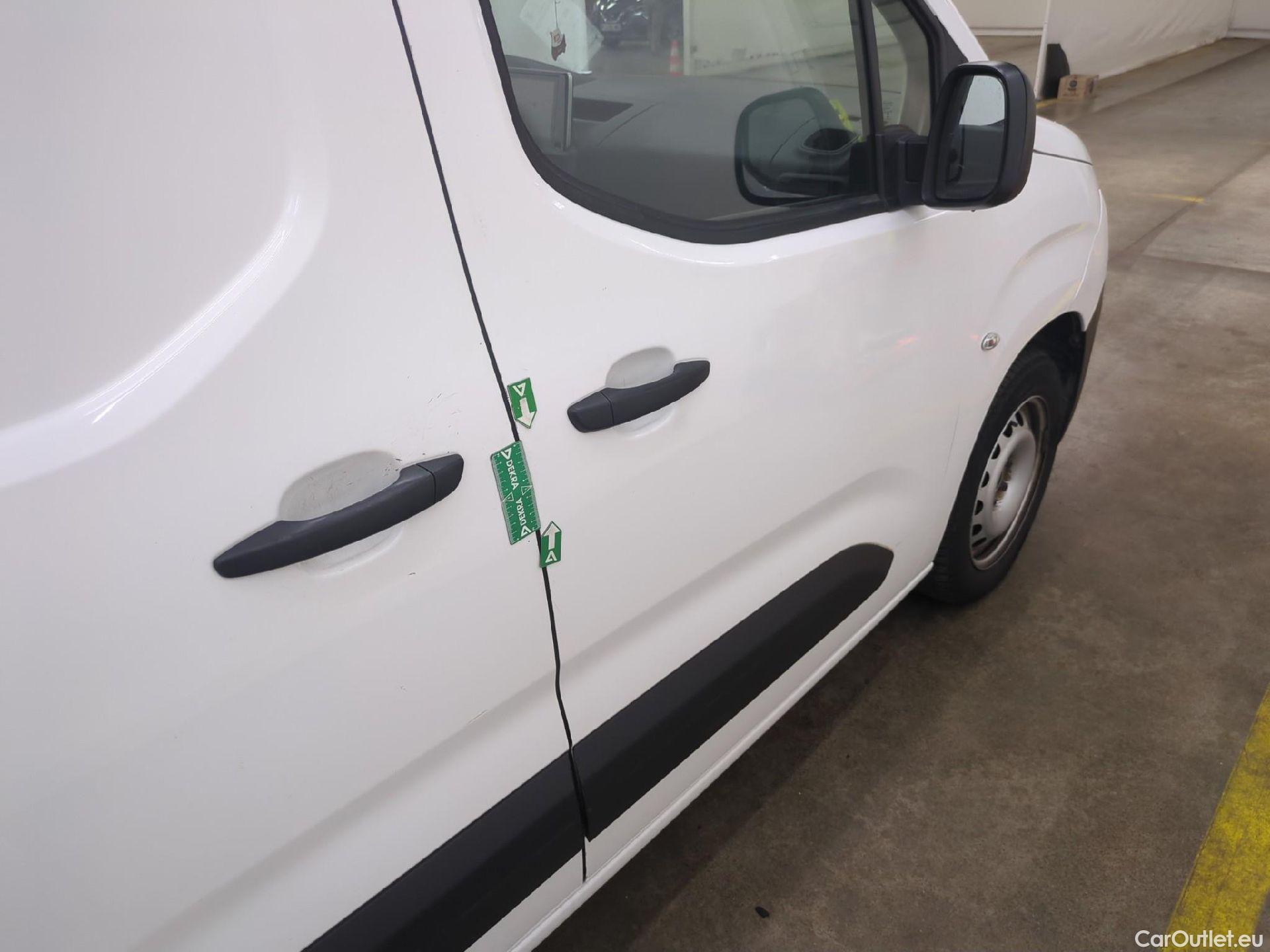  Peugeot  Partner PEUGEOT  / 2018 / 4P / Fourgonnette BHDI 100 S&S STD 1000KG S&S 10 PREMIUM #26