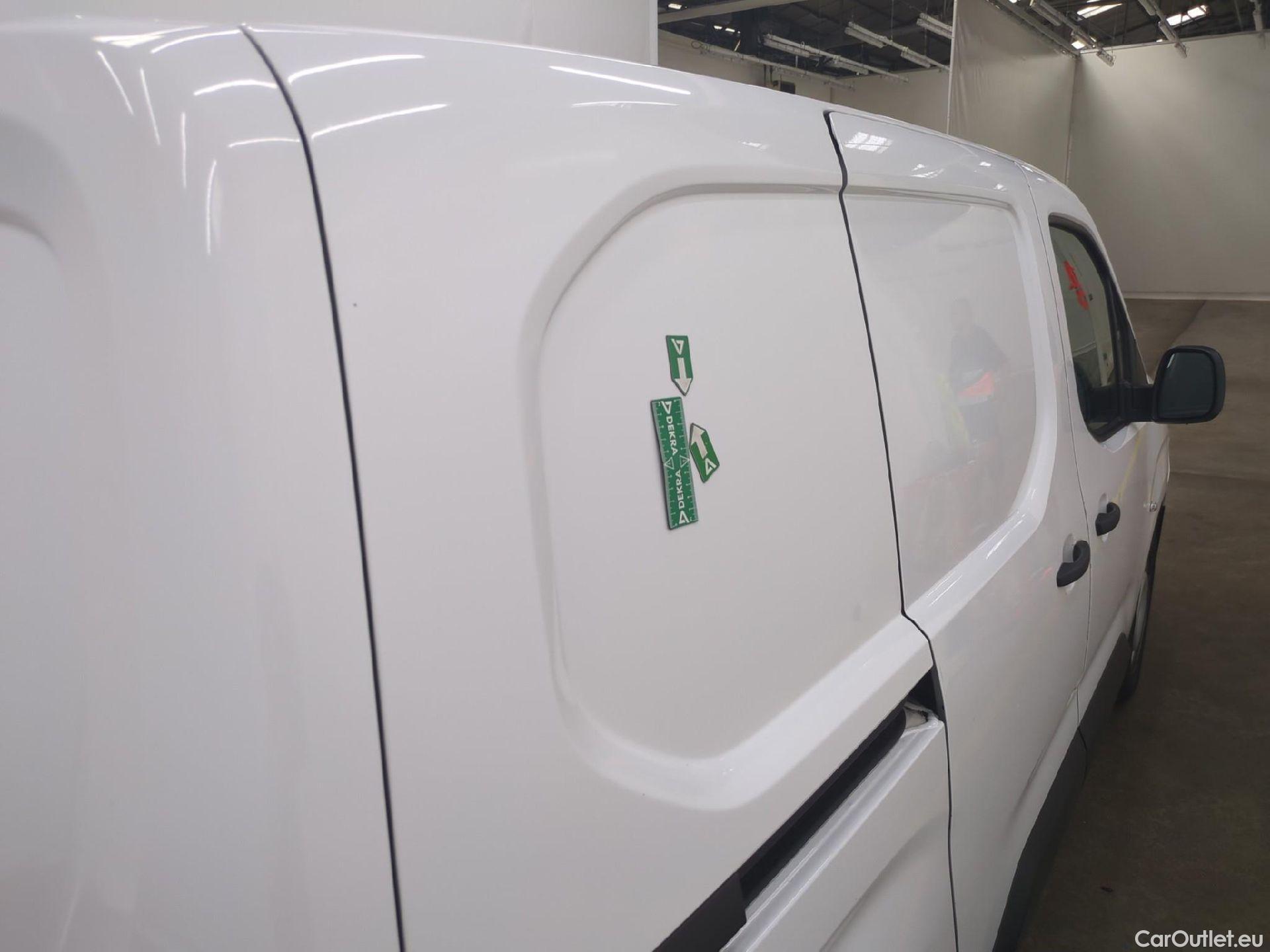  Peugeot  Partner PEUGEOT  / 2018 / 4P / Fourgonnette BHDI 100 S&S STD 1000KG S&S 10 PREMIUM #20