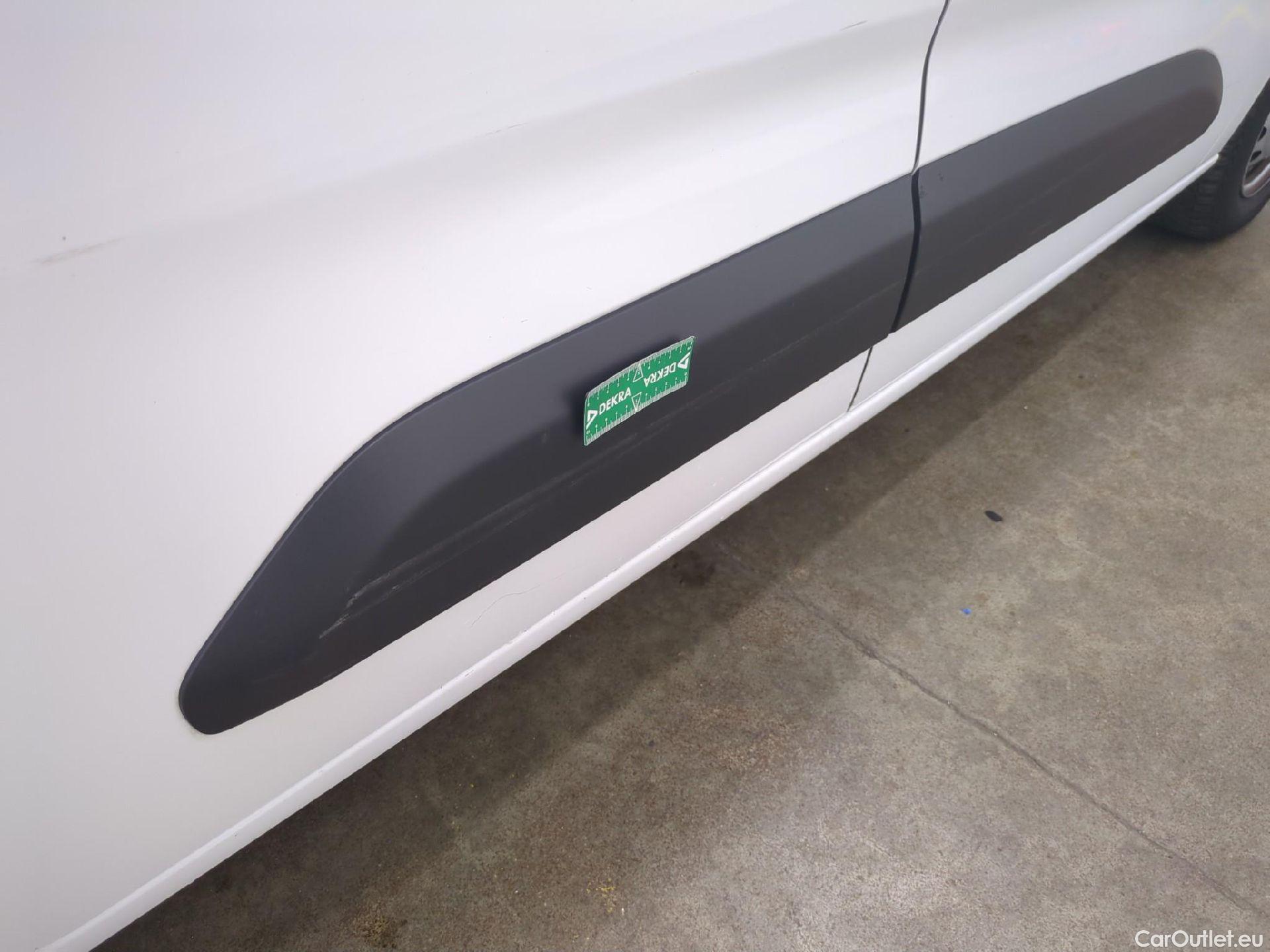  Peugeot  Partner PEUGEOT  / 2018 / 4P / Fourgonnette BHDI 100 S&S STD 1000KG S&S 10 PREMIUM #23