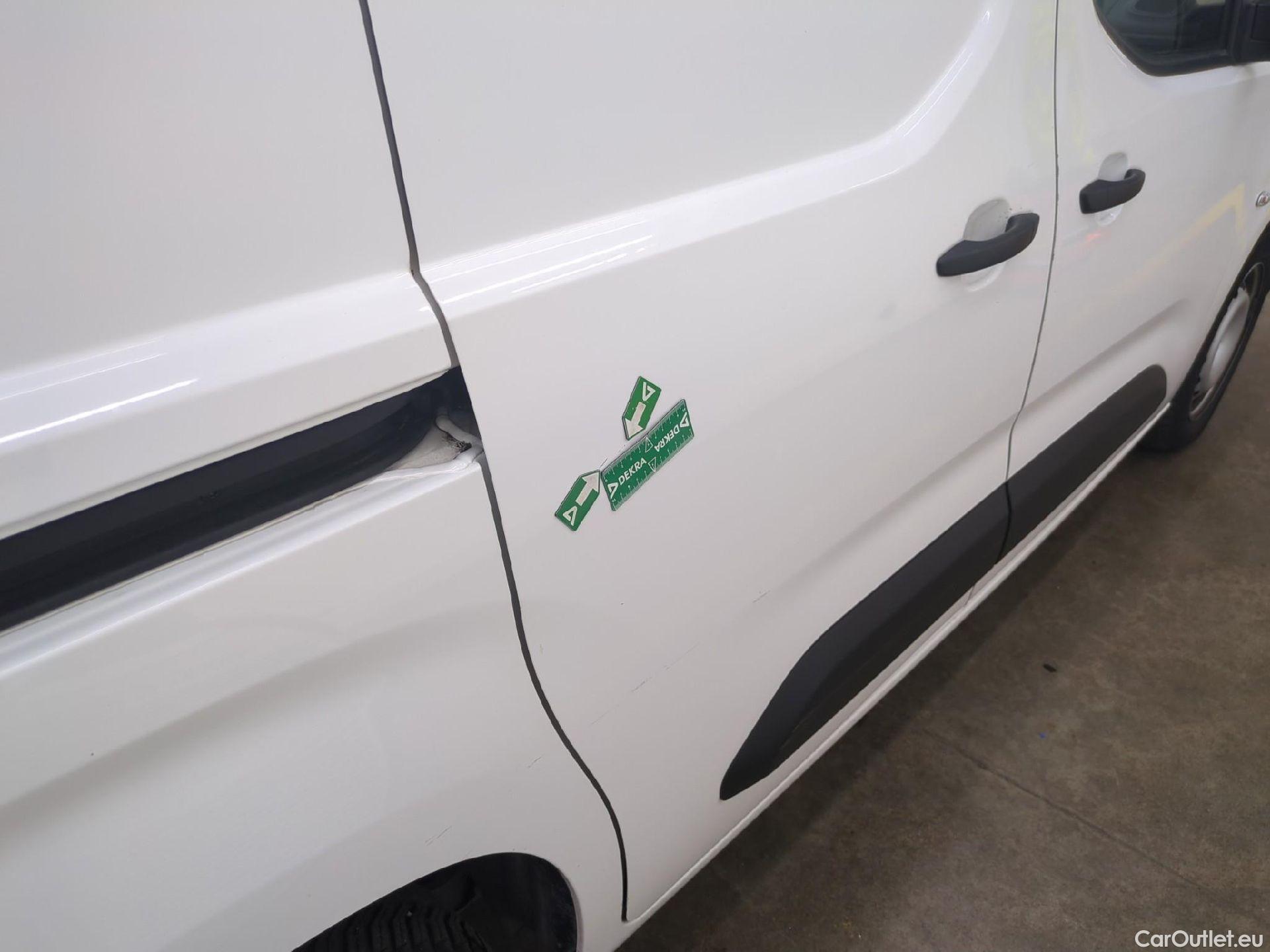  Peugeot  Partner PEUGEOT  / 2018 / 4P / Fourgonnette BHDI 100 S&S STD 1000KG S&S 10 PREMIUM #21