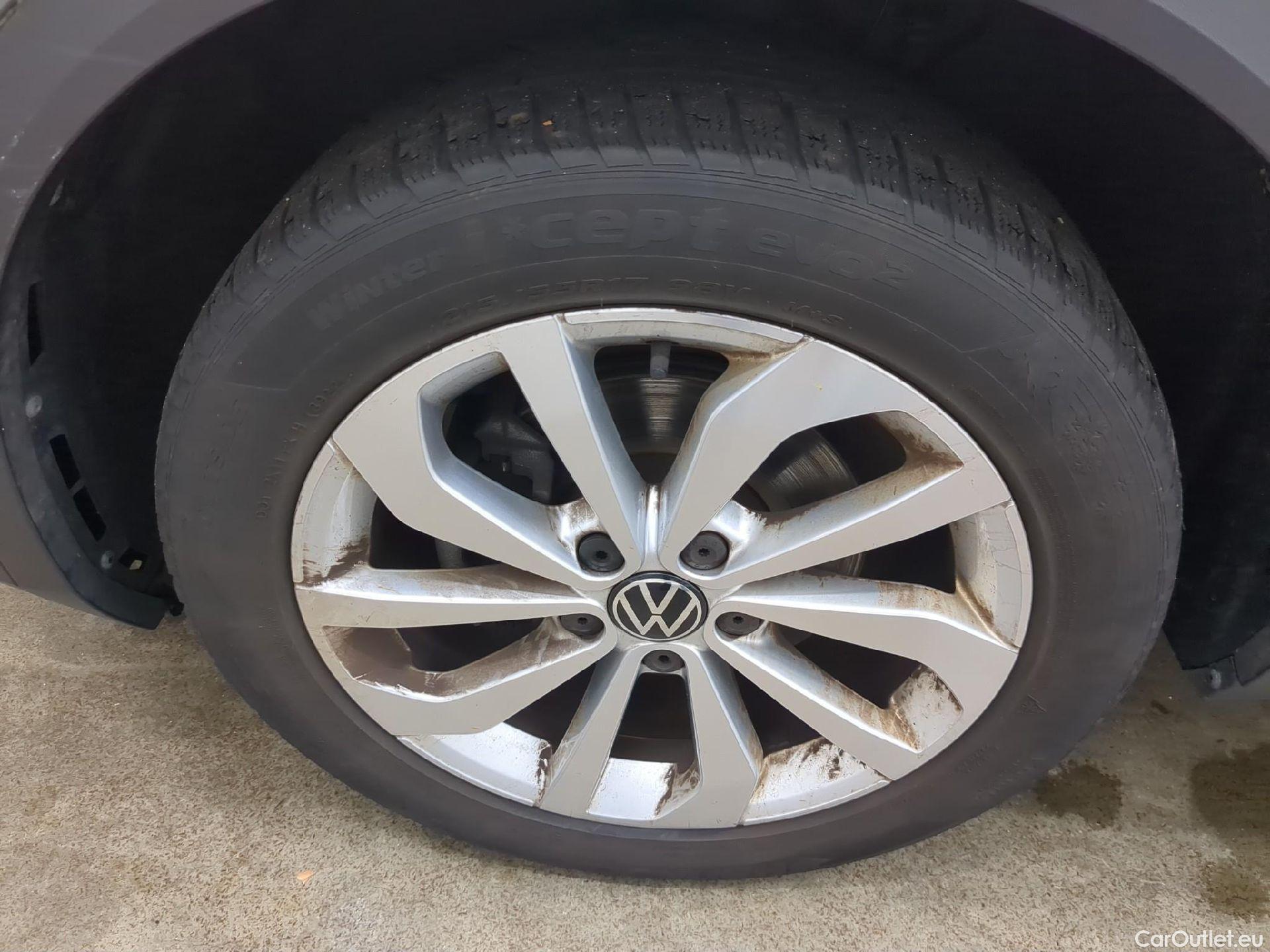  Volkswagen  T-ROC VOLKSWAGEN  / 2021 / 5P / SUV 1.5 TSI 150 EVO STYLE DSG7 #2