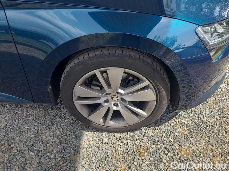  Skoda  Superb  (3V3)(2015) Supe.FL2.0TDI 110 Style AT #4