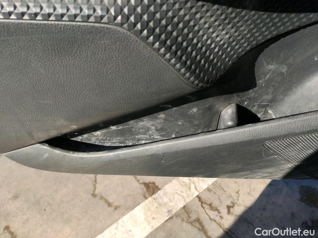  Toyota  C-HR TOYOTA  / 2016 / 5P / todoterreno 1.8 125H Advance (CX) #18