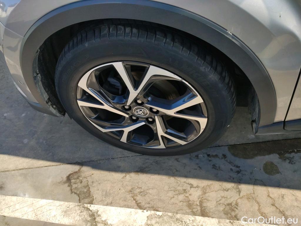  Toyota  C-HR TOYOTA  / 2016 / 5P / todoterreno 1.8 125H Advance (CX) #3