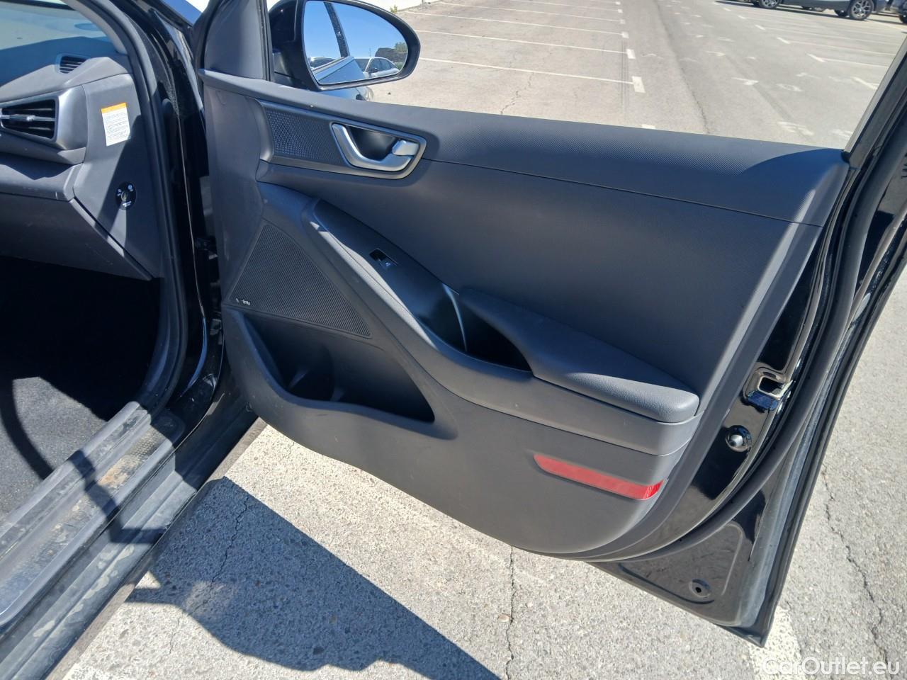  Hyundai   Ioniq HYUNDAI / 2019 / 5P / berlina con portón 1.6 GDI HEV Tecno DCT #46
