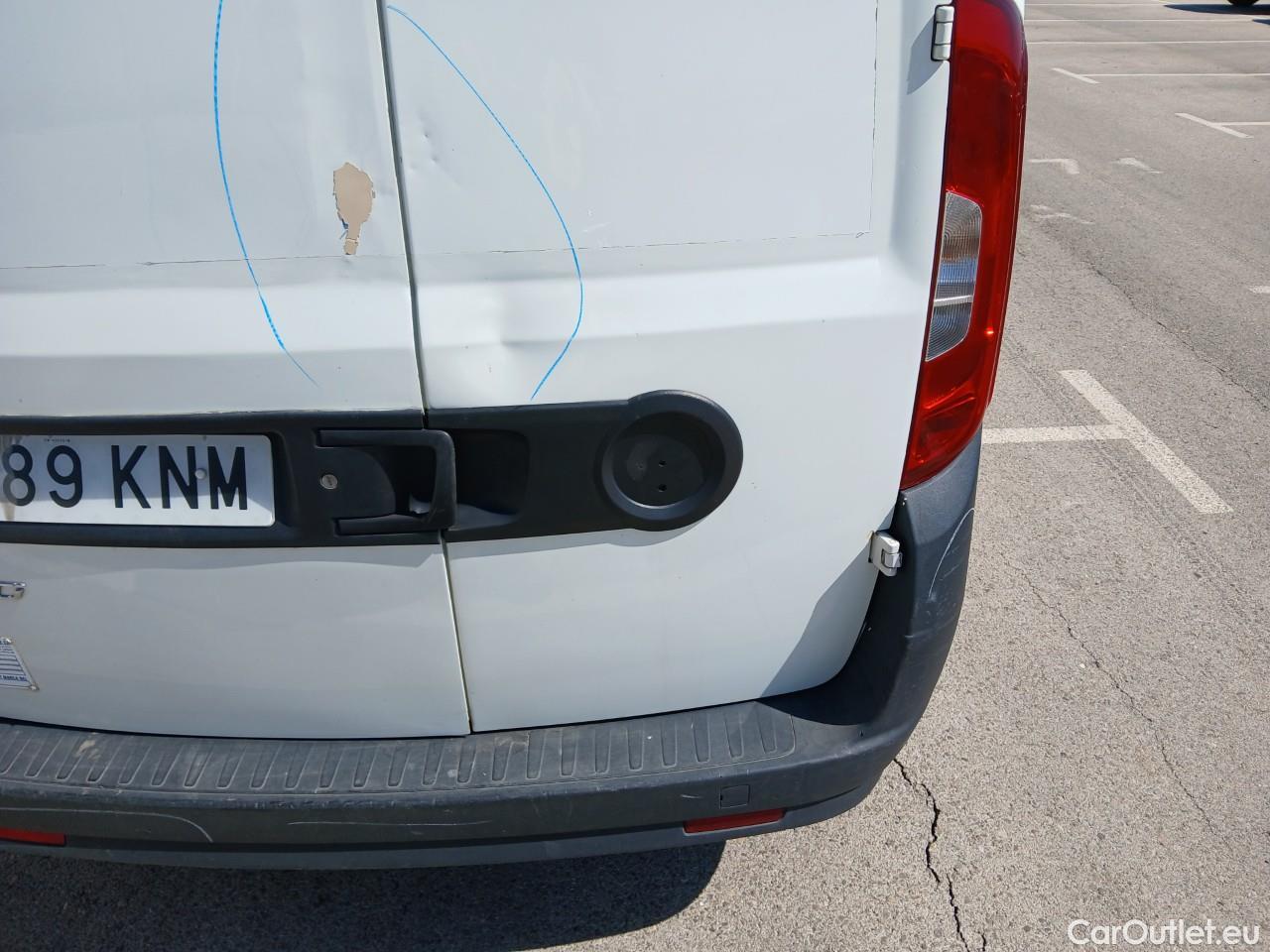  Fiat  Doblo FIAT Doblò Cargo/2015/3P/furgón derivado de turismo Cargo Base 1.3 Multijet 70kW (95CV) #32