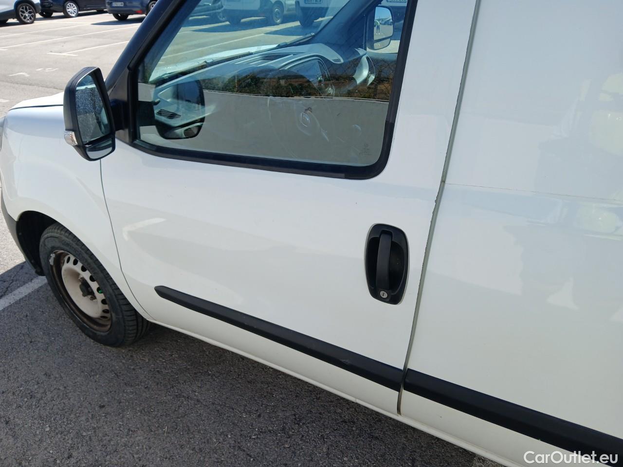  Fiat  Doblo FIAT Doblò Cargo/2015/3P/furgón derivado de turismo Cargo Base 1.3 Multijet 70kW (95CV) #39