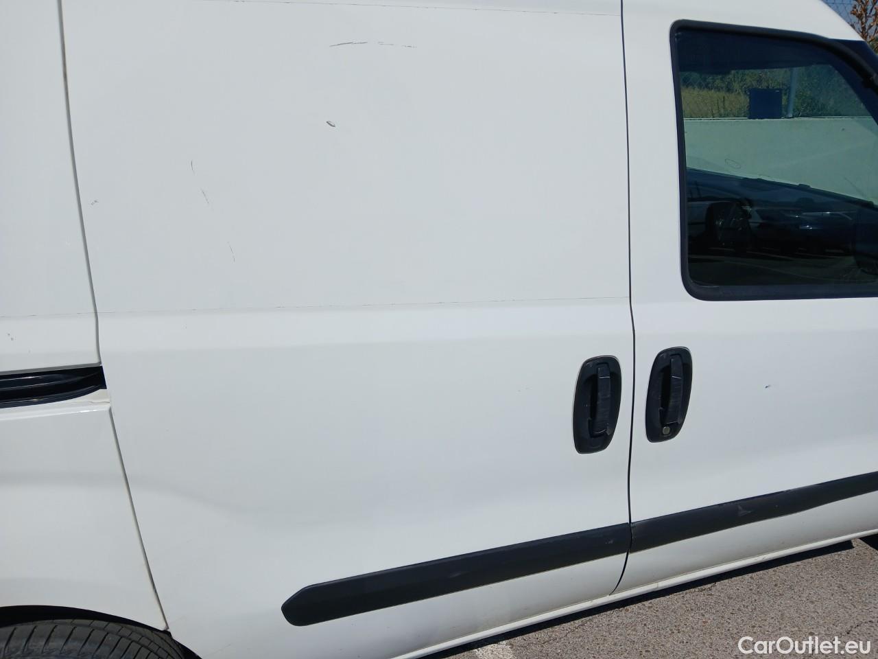  Fiat  Doblo FIAT Doblò Cargo/2015/3P/furgón derivado de turismo Cargo Base 1.3 Multijet 70kW (95CV) #33