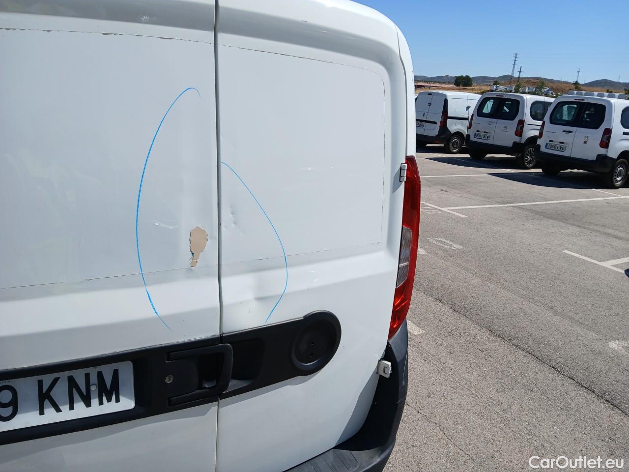  Fiat  Doblo FIAT Doblò Cargo/2015/3P/furgón derivado de turismo Cargo Base 1.3 Multijet 70kW (95CV) #29