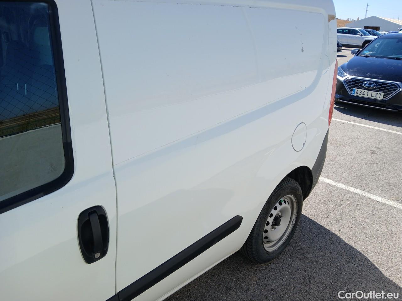  Fiat  Doblo FIAT Doblò Cargo/2015/3P/furgón derivado de turismo Cargo Base 1.3 Multijet 70kW (95CV) #21