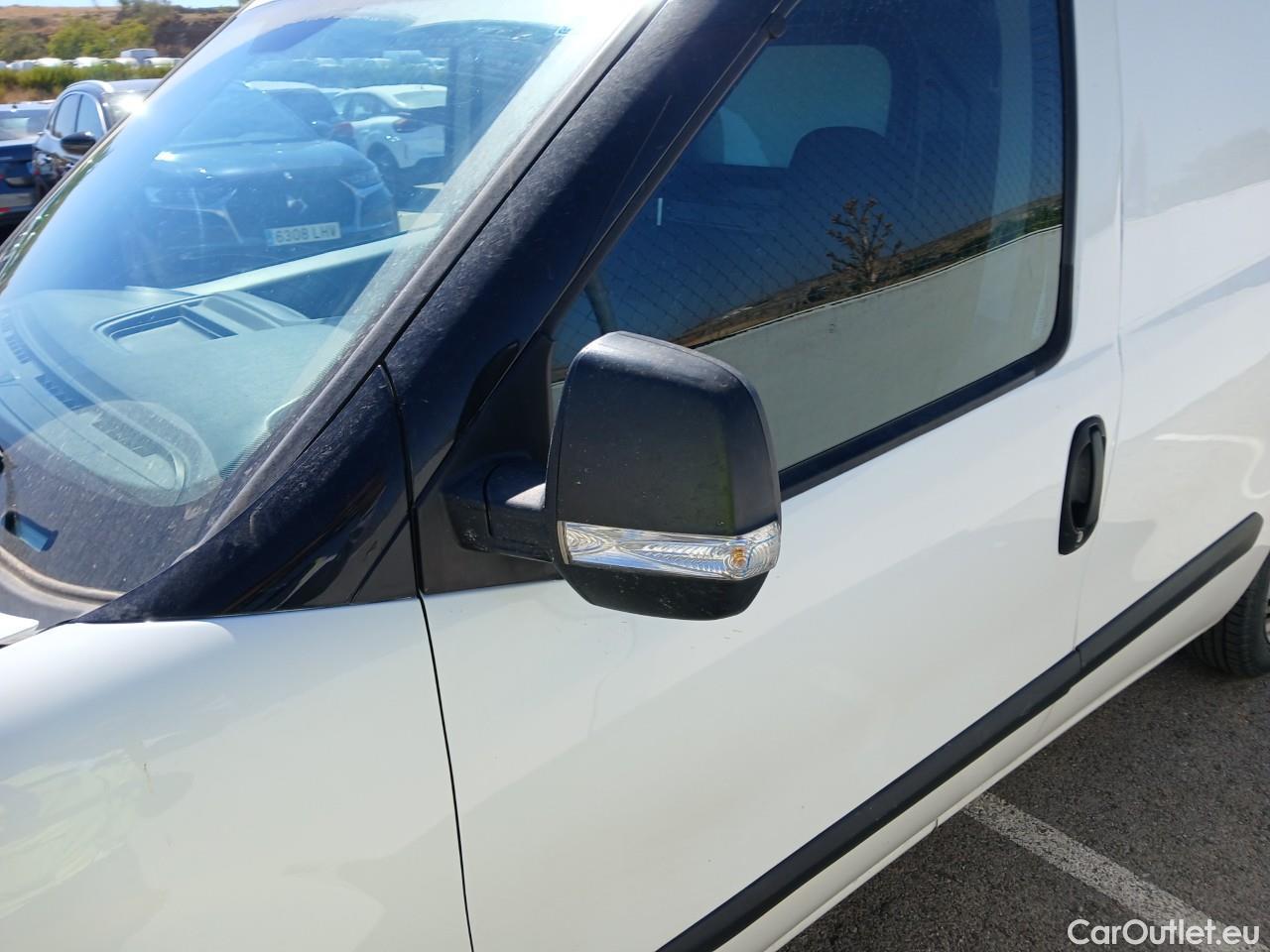  Fiat  Doblo FIAT Doblò Cargo/2015/3P/furgón derivado de turismo Cargo Base 1.3 Multijet 70kW (95CV) #19