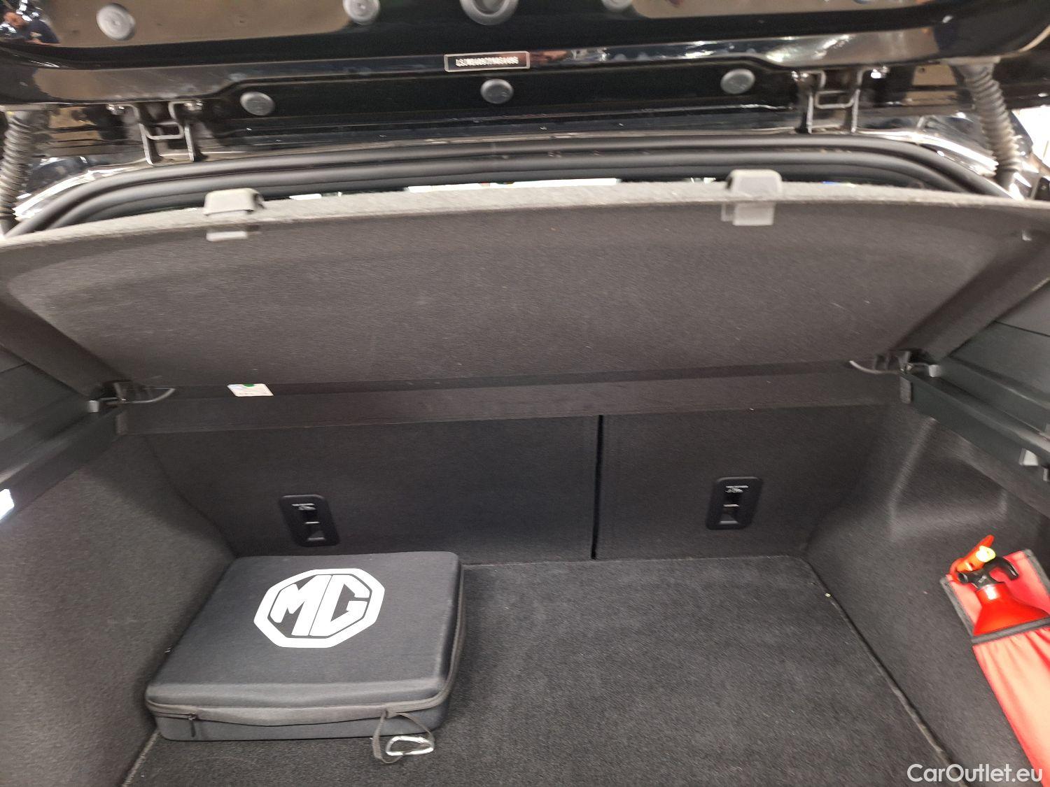  MG  4 MG, MG_ '22 BEV, MG  6 kWh Luxury 5d #9