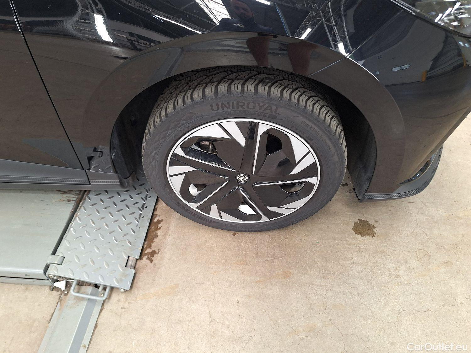  MG  4 MG, MG_ '22 BEV, MG  6 kWh Luxury 5d #11