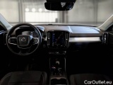  Volvo  XC 40 VOLVO XC40 / 2017 / 5P / SUV T2 MOMENTUM PRO #3