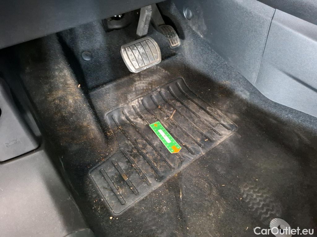  Peugeot  2008 PEUGEOT  / 2019 / 5P / Crossover PureTech 130 S&S EAT8 ALLURE BUSINESS #8