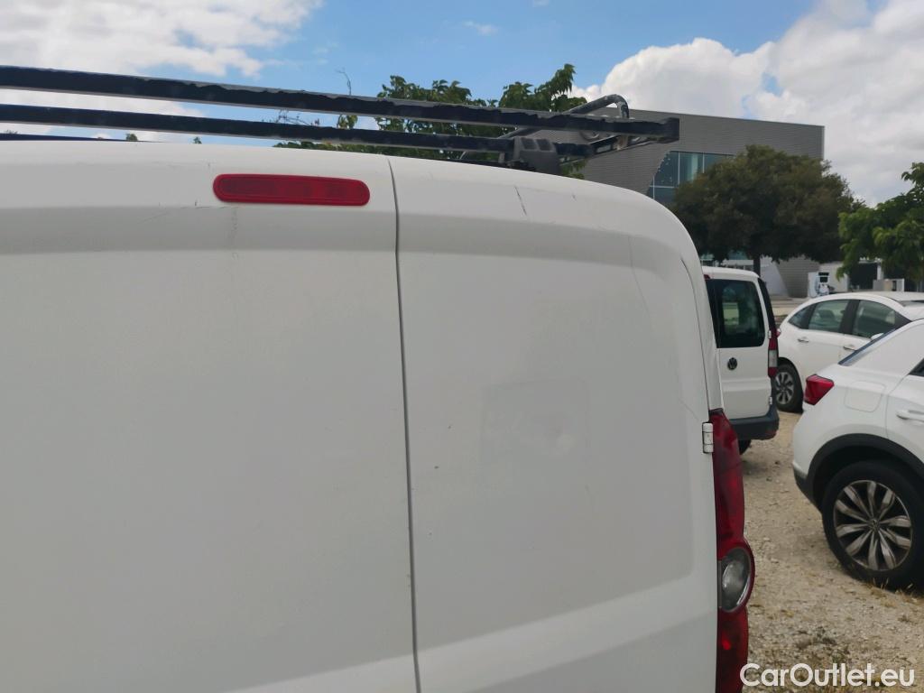  Fiat  Doblo FIAT Doblò Cargo/2015/4P/furgón derivado de turismo Cargo SX 1.3 Mjet 70 kW (95 CV) #13