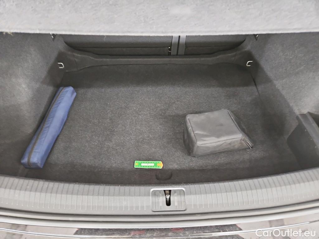  Volkswagen  Tiguan VOLKSWAGEN  / 2020 / 5P / SUV 2.0 TDI 150 DSG7 Elegance #4