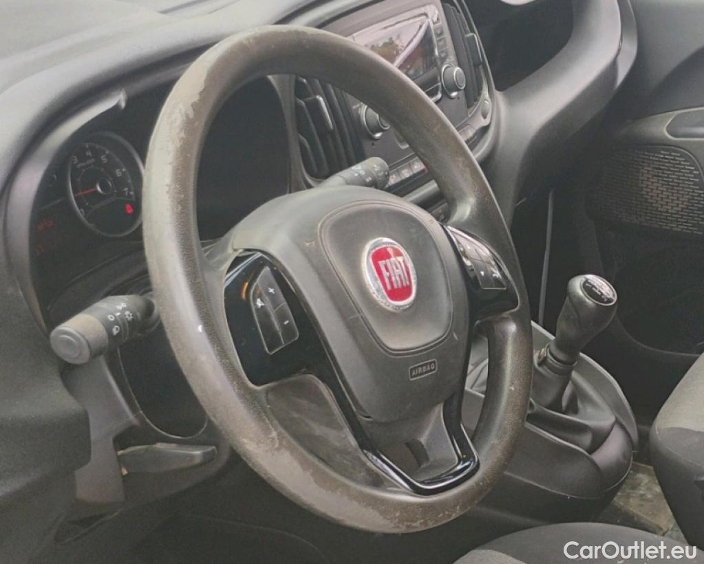  Fiat  Doblo FIAT Doblò Cargo/2015/4P/furgón derivado de turismo Cargo SX 1.3 Mjet 70 kW (95 CV) #39