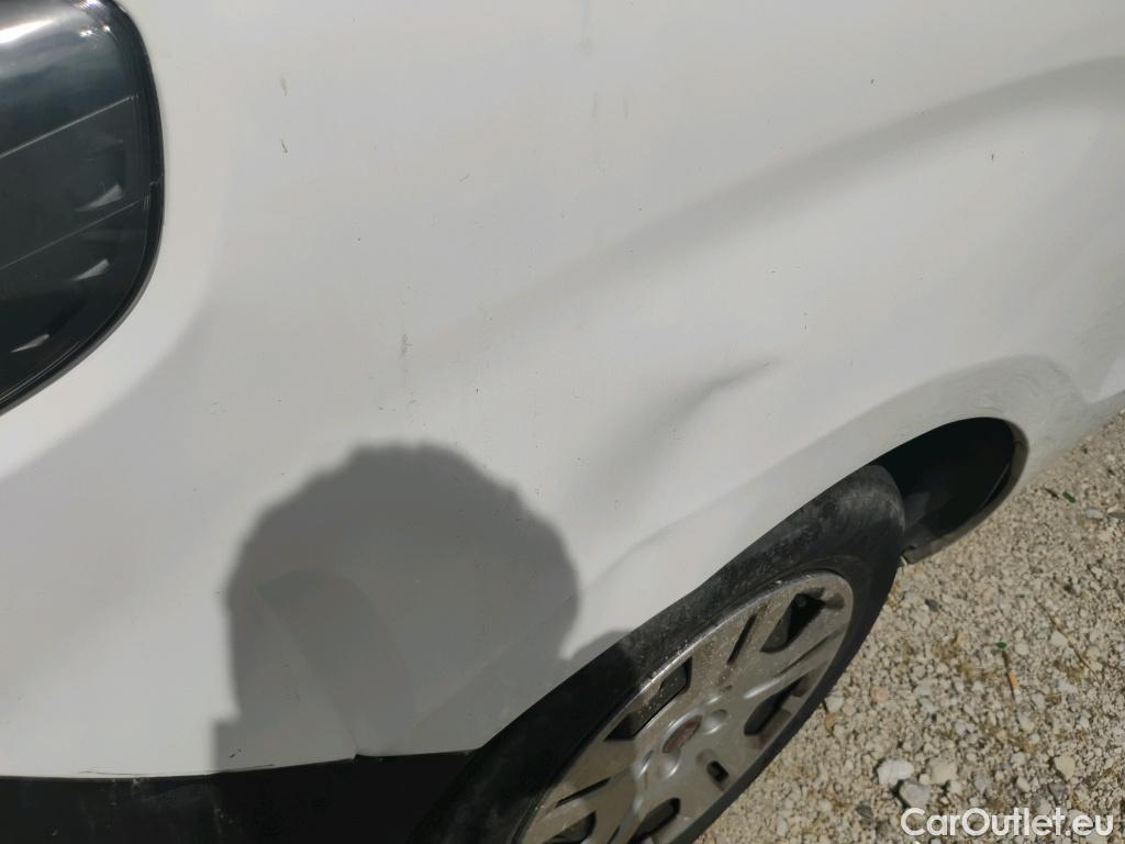  Fiat  Doblo FIAT Doblò Cargo/2015/4P/furgón derivado de turismo Cargo SX 1.3 Mjet 70 kW (95 CV) #16