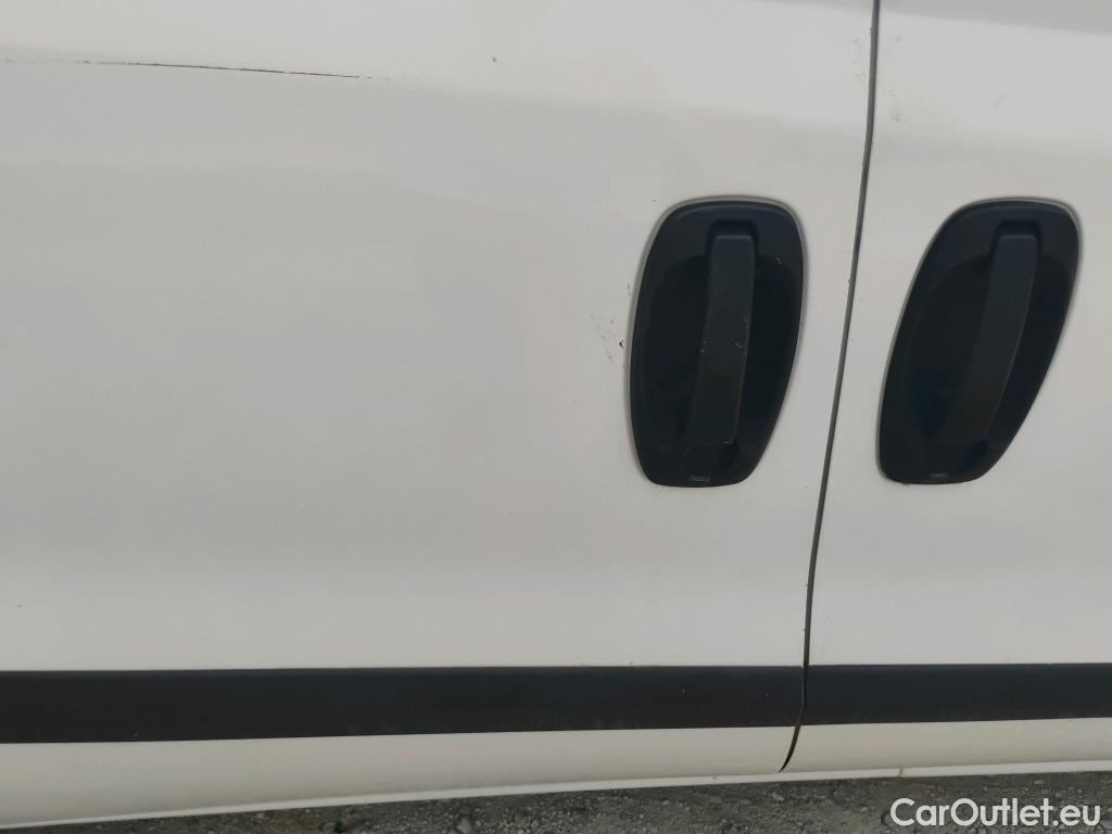  Fiat  Doblo FIAT Doblò Cargo/2015/4P/furgón derivado de turismo Cargo SX 1.3 Mjet 70 kW (95 CV) #24