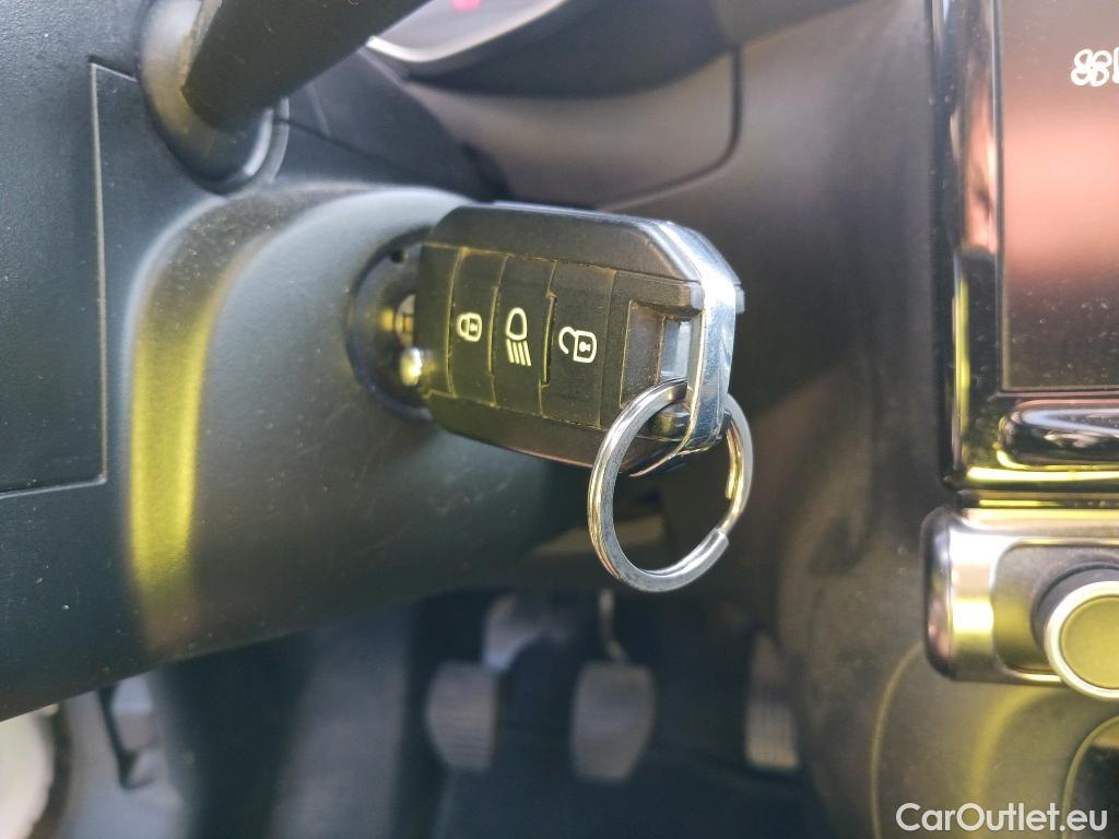  Citroen  C3  Shine 1.2 PureTech 80CV MT5 E6dT #1