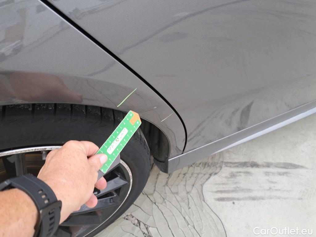  Mercedes  A-Klasse Clase A Sedán A 200 d (117.112)Premium-Pack AMG Line 150CV AT8 E6d #17