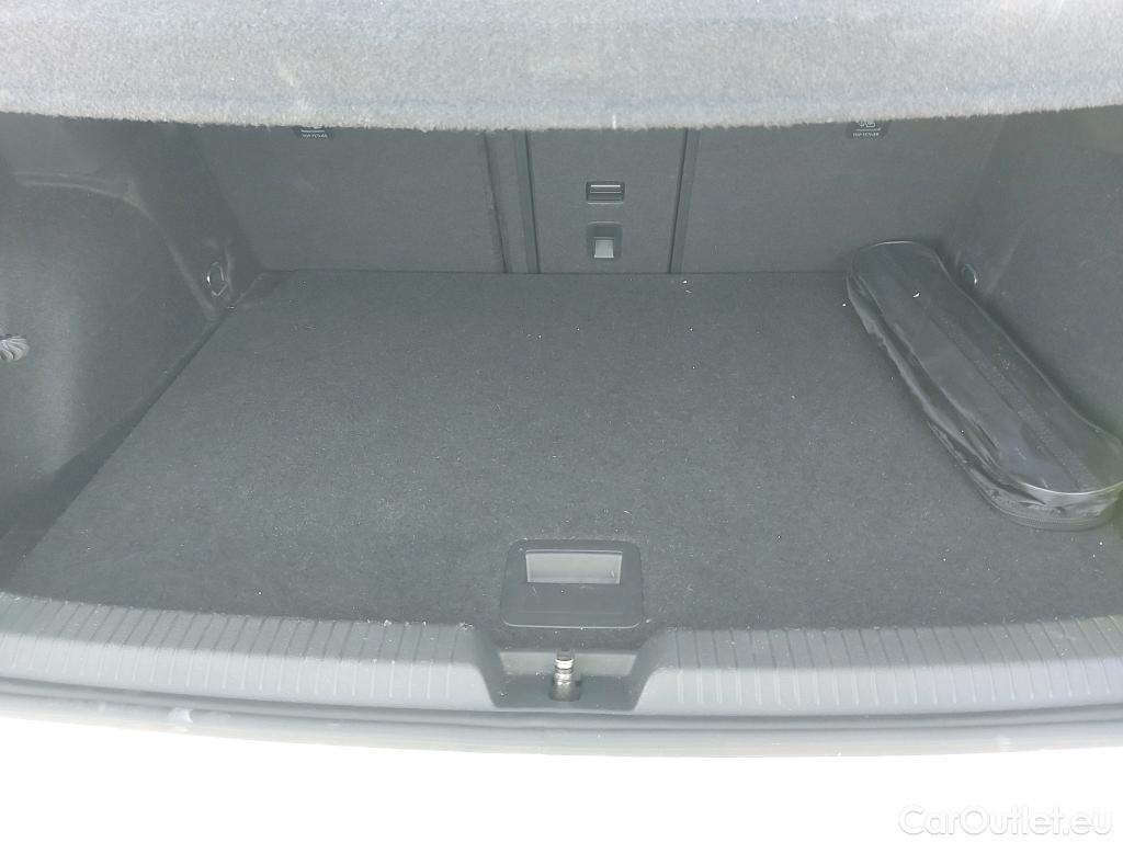  Volkswagen  Golf  VIII Berlina Life 2.0 TDI 115CV MT6 E6dT #1