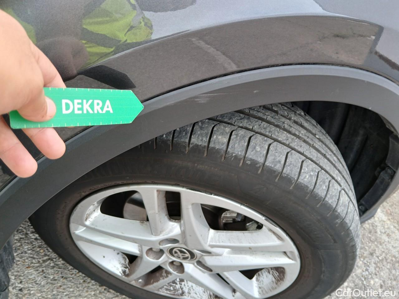  Toyota  C-HR TOYOTA  / 2019 / 5P / todoterreno 1.8 125H Active #47