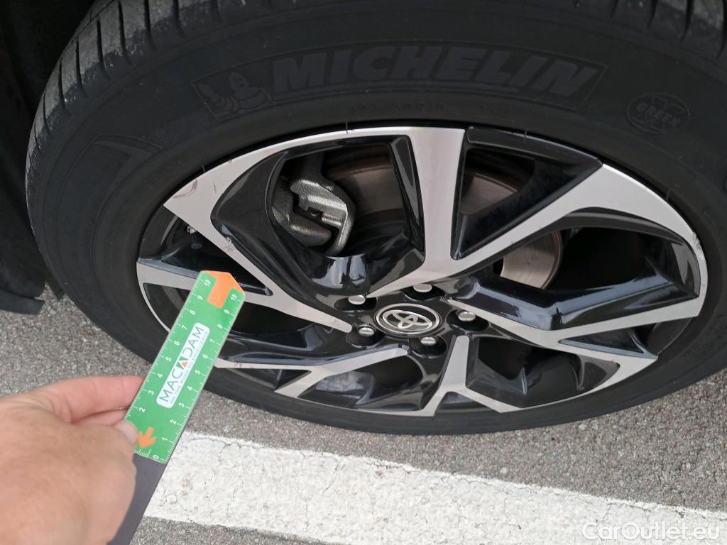  Toyota  C-HR TOYOTA  / 2019 / 5P / todoterreno 2.0 180H Advance #6
