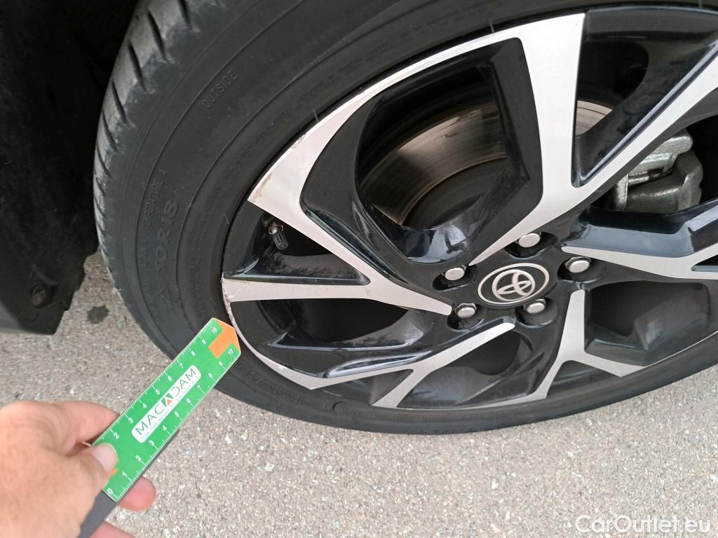  Toyota  C-HR TOYOTA  / 2019 / 5P / todoterreno 2.0 180H Advance #8
