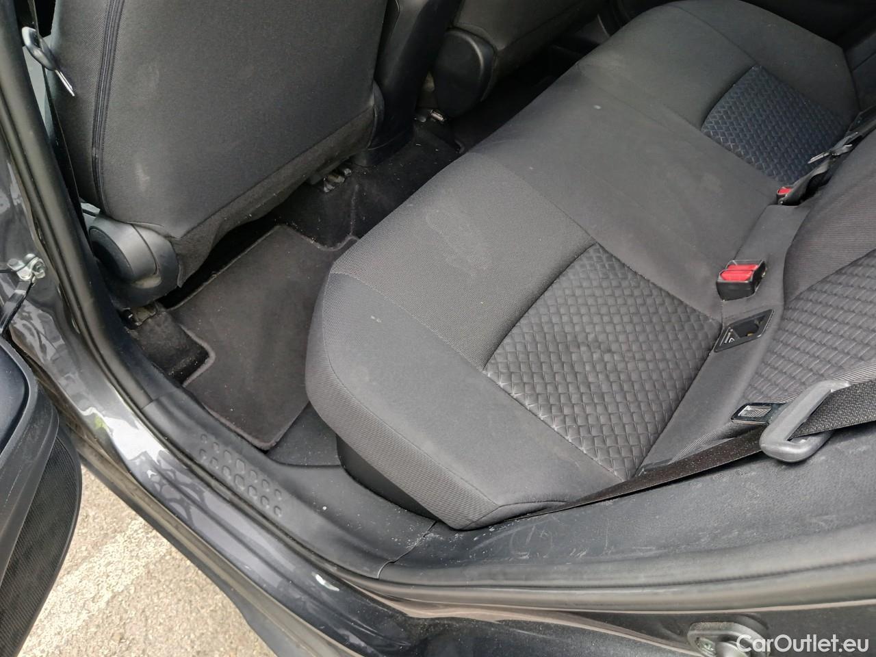  Toyota  C-HR TOYOTA  / 2019 / 5P / todoterreno 1.8 125H Active #3