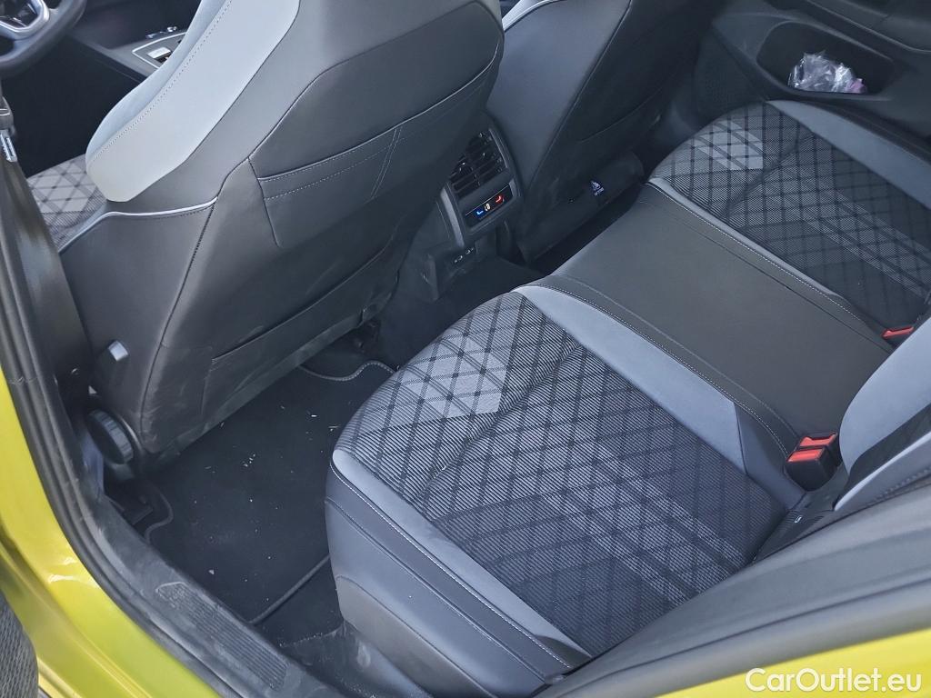  Volkswagen  Golf  VIII Berlina R-Line 2.0 TDI 150CV AT7 E6dT #28